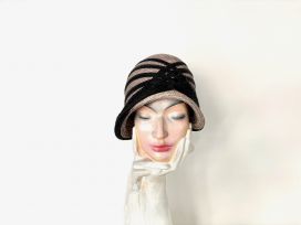 20 er Jahre Cloche aus Mottledstroh grau Schwarz.jpeg