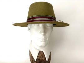 Fedora gruener Haarfilz m.Lederbaendern.jpeg